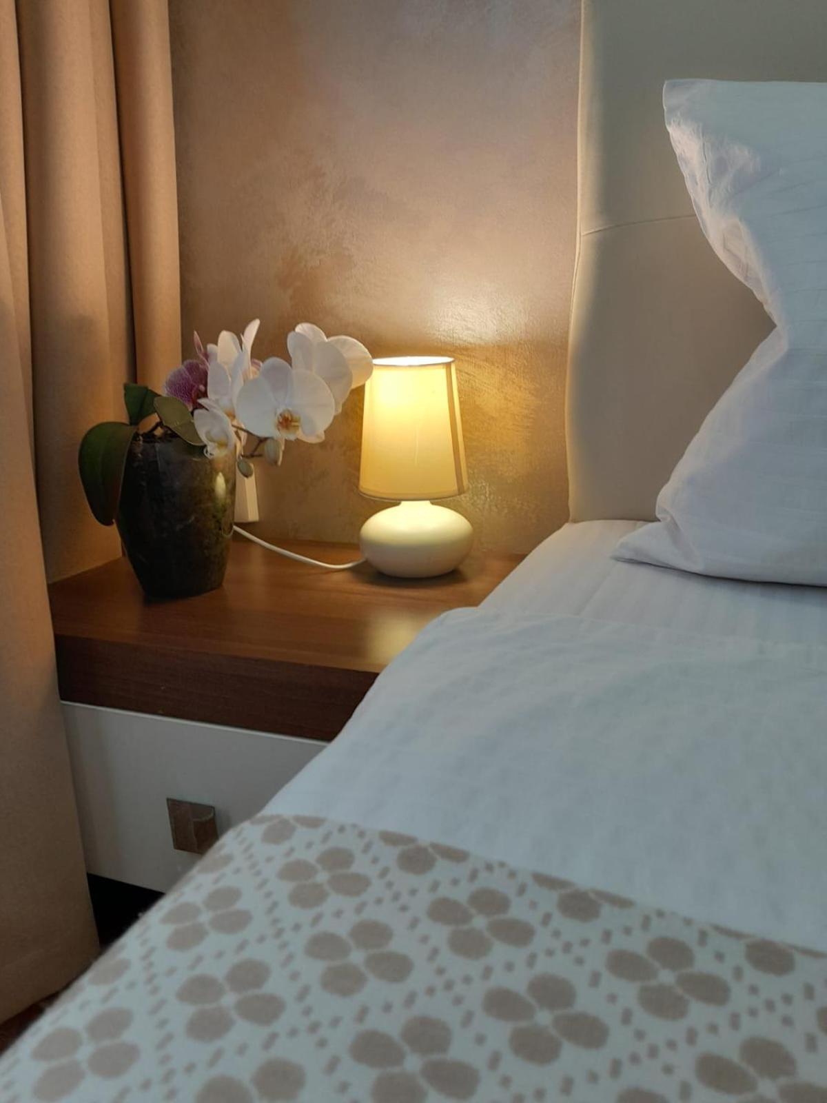 Ap Hector Apartment นาโวดาริ ภายนอก รูปภาพ